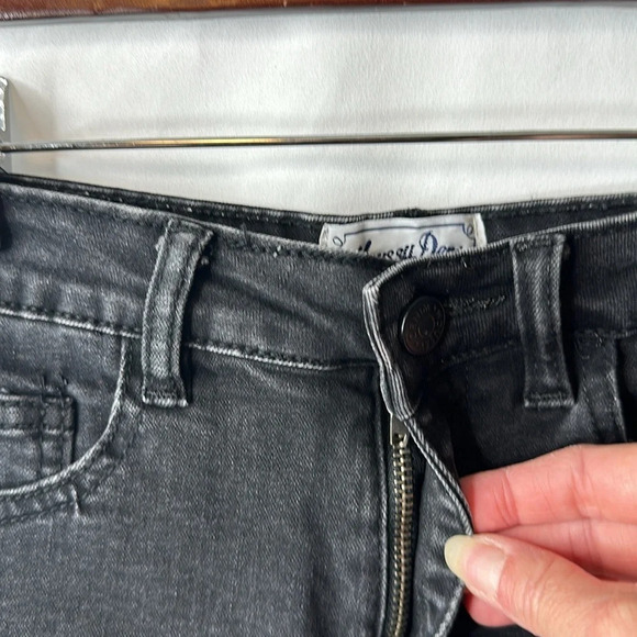 Moussy high rise denim cuff black shorts size small - Picture 2 of 12